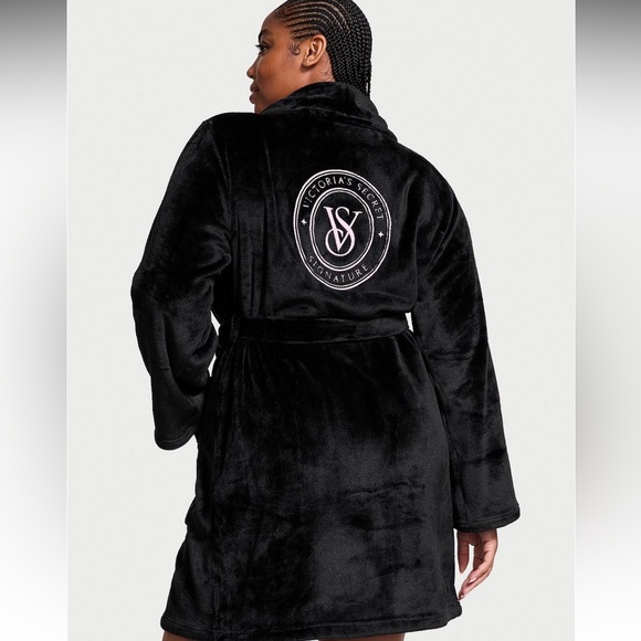 Victoria's Secret Black Plush Robe size small/XS 🖤